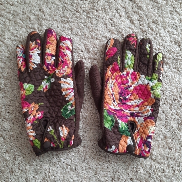 Vera Bradley Accessories - Vera Bradley English rose quilted floral brown fleece gloves size M/L
